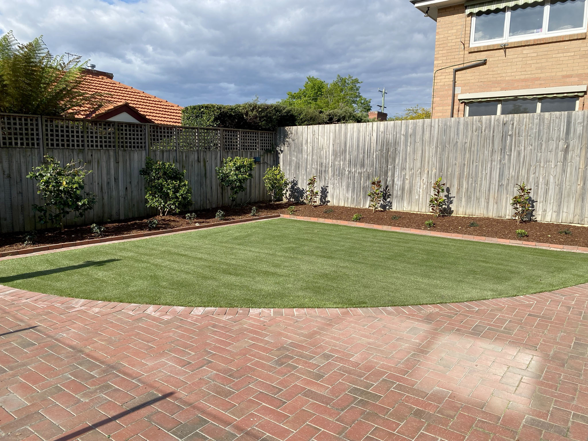 Glen Iris — turf and edging detail