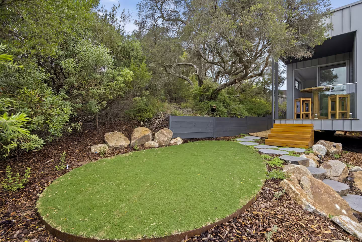 Mornington Peninsula — circular lawn with retaining